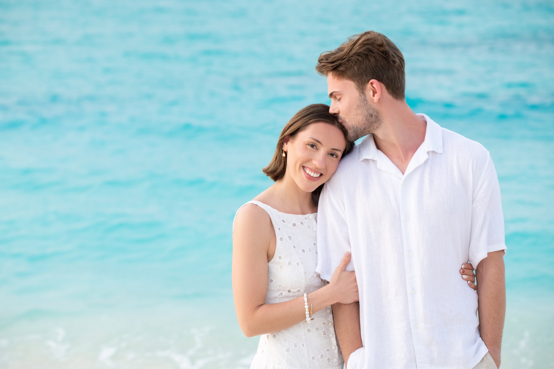 Couples beach portrait in Turks and Caicos by Paradise Photography