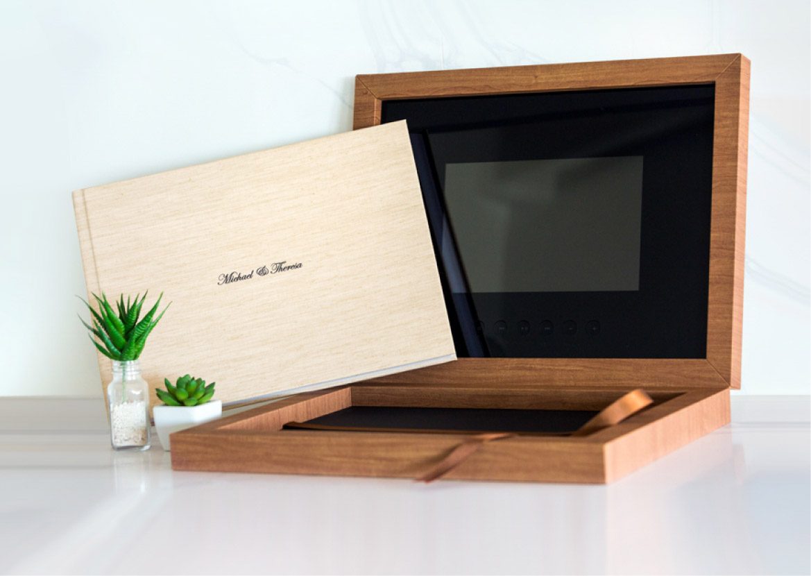 Maple album box with video screen